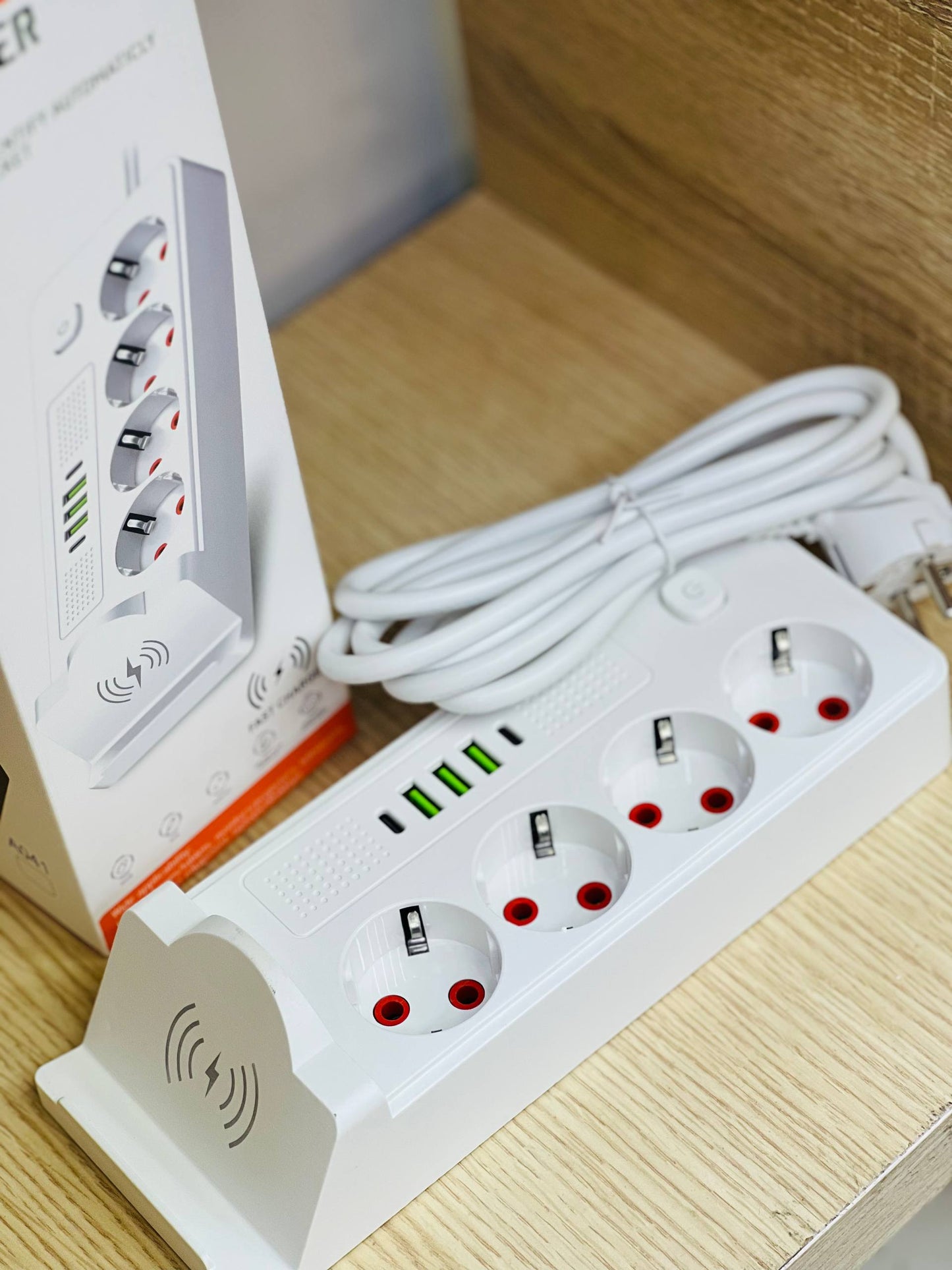 (مقبس كهربائي ذكي 2500 واط –( 5 منافذ شحن و4مقابس